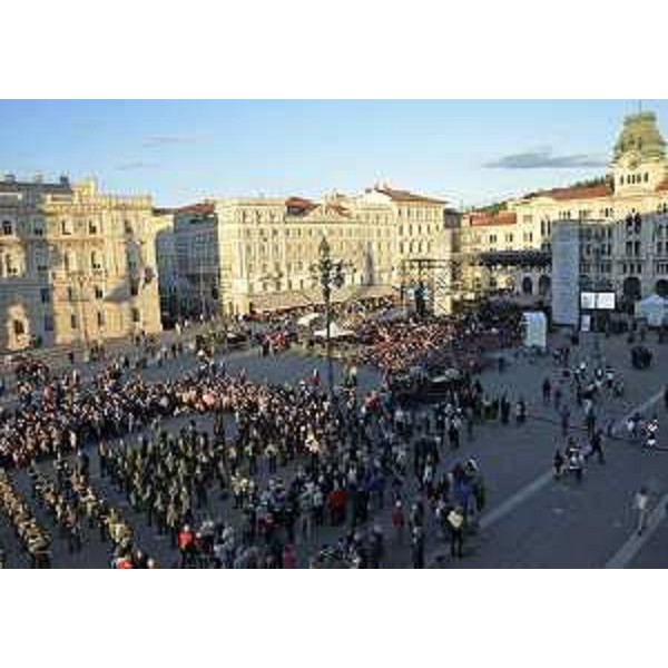 Eventi conclusivi della grande iniziativa nazionale "L'Esercito marciava ...", in piazza Unità d'Italia - Trieste 24/05/2015