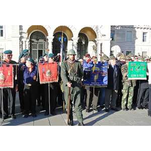 Arrivo della maxi staffetta de "L'Esercito marciava ..." in piazza Unità d'Italia - Trieste 24/05/2015