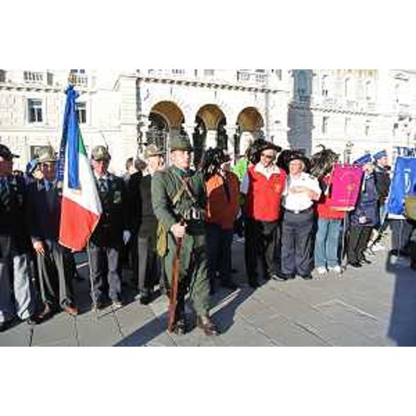 Arrivo della maxi staffetta de "L'Esercito marciava ..." in piazza Unità d'Italia - Trieste 24/05/2015
