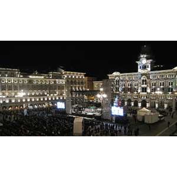 Eventi conclusivi della grande iniziativa nazionale "L'Esercito marciava ...", in piazza Unità d'Italia - Trieste 24/05/2015