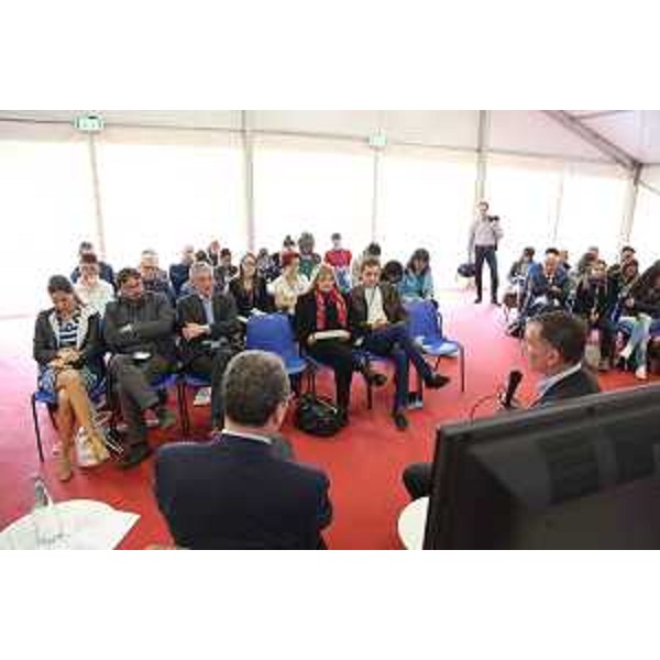Paolo Possamai (Direttore Il Piccolo) e Sergio Bolzonello (Vicepresidente Regione FVG e assessore Attività produttive) al Festival èStoria - Gorizia 22/05/2015 (Foto Pierluigi Bumbaca)