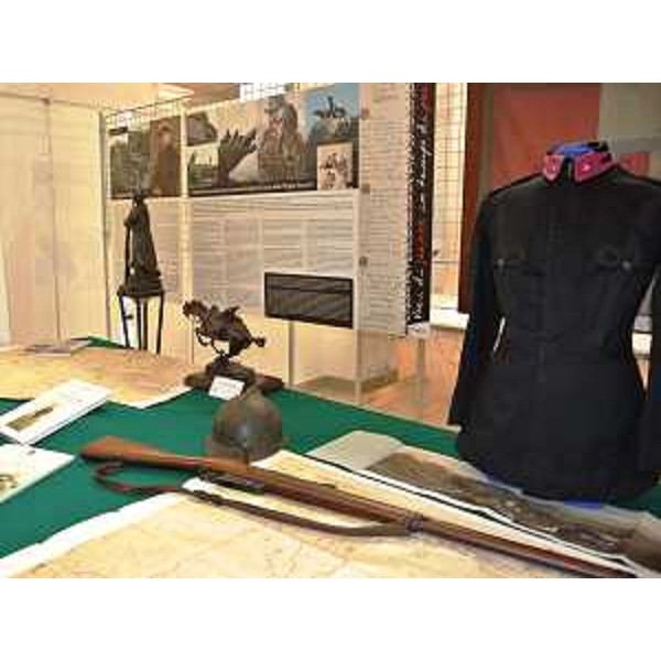 Mostra statica sui principali mezzi e materiali dell'Esercito allestita nel Palazzo della Regione FVG, in piazza Unità d'Italia, nell'ambito dell'evento commemorativo "L'Esercito marciava ..." nel Centenario dell'ingresso dell'Italia nella Prima Guerra Mondiale - Trieste 22/05/2015