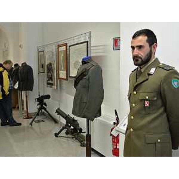 Mostra statica sui principali mezzi e materiali dell'Esercito allestita nel Palazzo della Regione FVG, in piazza Unità d'Italia, nell'ambito dell'evento commemorativo "L'Esercito marciava ..." nel Centenario dell'ingresso dell'Italia nella Prima Guerra Mondiale - Trieste 22/05/2015