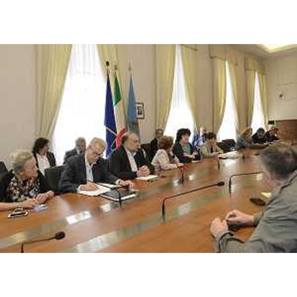 Maria Teresa Bassa Poropat (Presidente Provincia Trieste), Umberto Laureni e Roberto Cosolini (Assessore Ambiente e sindaco Comune Trieste), Francesca Adelaide Garufi (Prefetto Trieste), Loredana Panariti e Debora Serracchiani (Assessore Lavoro e presidente Regione Friuli Venezia Giulia) al Tavolo sulla Ferriera di Servola (TS), nella sede della Regione FVG - Trieste 26/05/2015