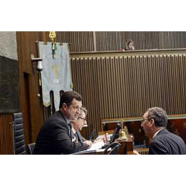 Franco Iacop (Presidente Consiglio regionale) e Sergio Bolzonello (Vicepresidente Regione FVG e assessore Attività produttive, Manifatturiero e Affari generali) durante i lavori del Consiglio regionale - Trieste 26/05/2015
