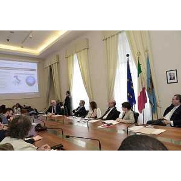 Fabrizio Magistrali (Responsabile Progetto Trieste per Flextronics), Roberto Loiola (Amministratore delegato Alcatel-Lucent Italia), Debora Serracchiani (Presidente Regione Friuli Venezia Giulia) e Sergio Bolzonello (Vicepresidente Regione FVG e assessore Attività produttive) al Tavolo sullo stabilimento di Trieste della Alcatel-Lucent, nella sede della Regione FVG - Trieste 26/05/2015
