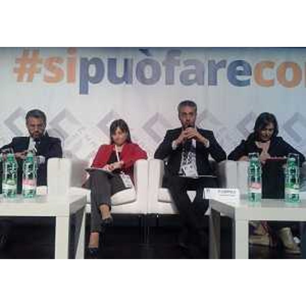Debora Serracchiani (Presidente Regione Friuli Venezia Giulia) alla tavola rotonda "Il Piano di Crescita digitale" a Forum PA 2015 - Roma 27/05/2015