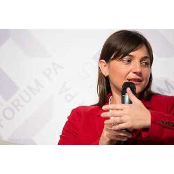 Debora Serracchiani (Presidente Regione Friuli Venezia Giulia) alla tavola rotonda "Il Piano di Crescita digitale" a Forum PA 2015 - Roma 27/05/2015 (Stefano Corso - Photographer)