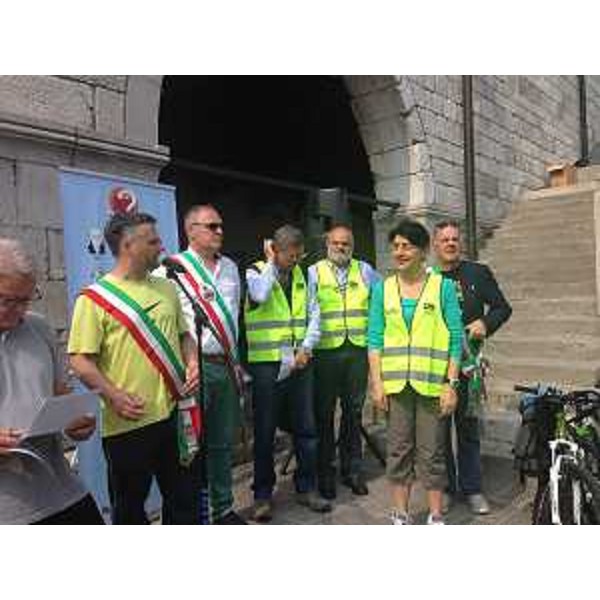 Mariagrazia Santoro (Assessore regionale Infrastrutture e Mobilità) all'inaugurazione del tratto della Ciclovia Alpe Adria Radweg (CAAR) tra Venzone e il ponte sul Tagliamento di Braulins - 30/05/2015