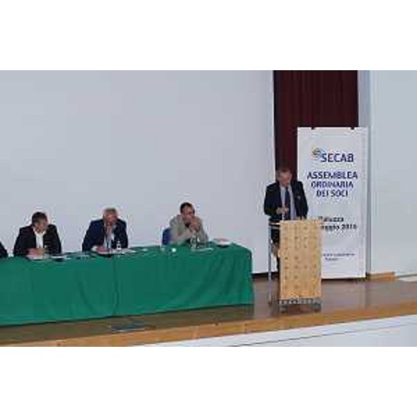Sergio Bolzonello (Vicepresidente Regione FVG e assessore Attività produttive, Cooperazione e Turismo) alla centoquattresima Assemblea dei soci della Società Elettrica Cooperativa Alto But (SECAB) - Paluzza 30/05/2015 (Foto SECAB)