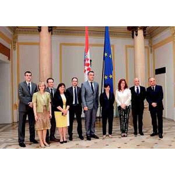 SerracchianiMarusicEdelegazioniFvgCroazia - Debora Serracchiani (Presidente Friuli Venezia Giulia) con Hrvoje Marusic (sottosegretario Affari esteri Croazia) e rispettive delegazioni, al Ministero Affari Esteri – Zagabria 03/06/2015