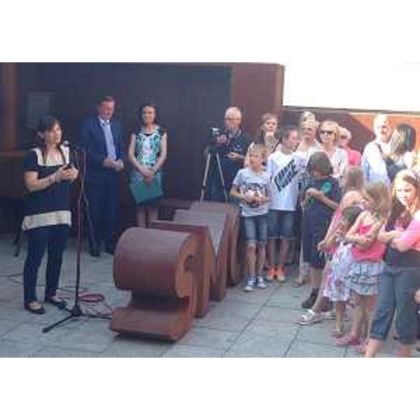 Debora Serracchiani (Presidente Regione Friuli Venezia Giulia) alle manifestazioni per il trentennale dell'Istituto comprensivo statale con insegnamento bilingue sloveno-italiano - San Pietro al Natisone 05/06/2015