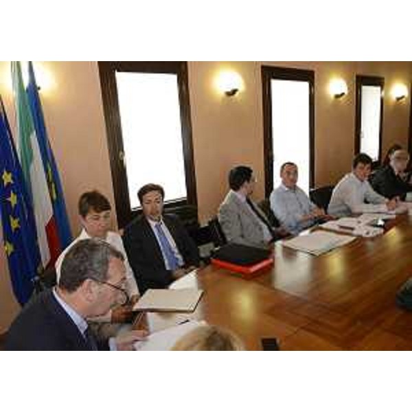 Sergio Bolzonello (Vicepresidente Regione FVG e assessore Attività produttive) al Tavolo che ha riunito i soggetti coinvolti nella vicenda relativa al sito ex Ideal Standard - Pordenone 10/06/2015