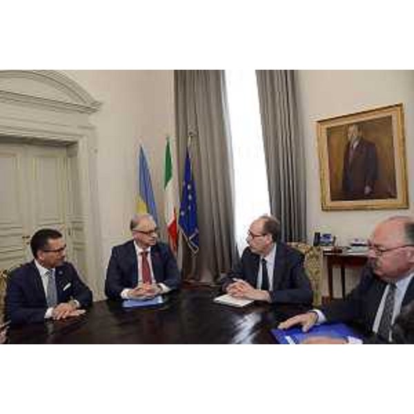 Incontro tra Yevhen Perelygin (Ambasciatore di Ucraina in Italia) e Gianni Torrenti (Assessore regionale Cultura, Sport e Solidarietà) - Trieste 11/06/2015