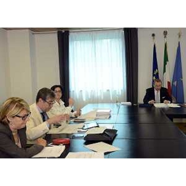 Gli assessori regionali Maria Sandra Telesca (Salute, Integrazione socio-sanitaria, Politiche sociali e Famiglia), Francesco Peroni (Finanze, Patrimonio, Coordinamento e Programmazione Politiche economiche e comunitarie), Sara Vito (Ambiente ed Energia) e Sergio Bolzonello (Vicepresidente Regione FVG e assessore Attività produttive, Cooperazione e Turismo) durante la riunione della Giunta regionale del FVG - Udine 12/06/2015