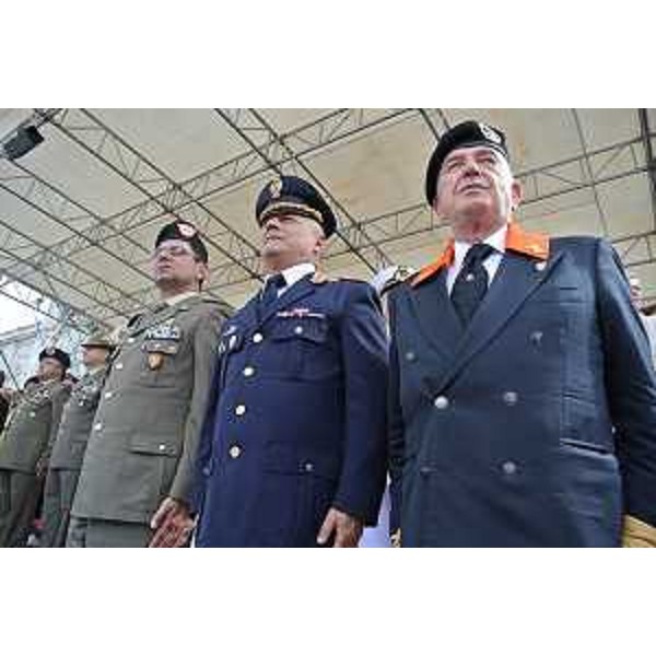 In primo piano, Alipio Mugnaioni (Presidente Associazione nazionale Arma di Cavalleria) alla solenne cerimonia militare conclusiva del 44° Raduno nazionale dell'Associazione Arma di Cavalleria, in piazza Unità d'Italia - Trieste 14/06/2015