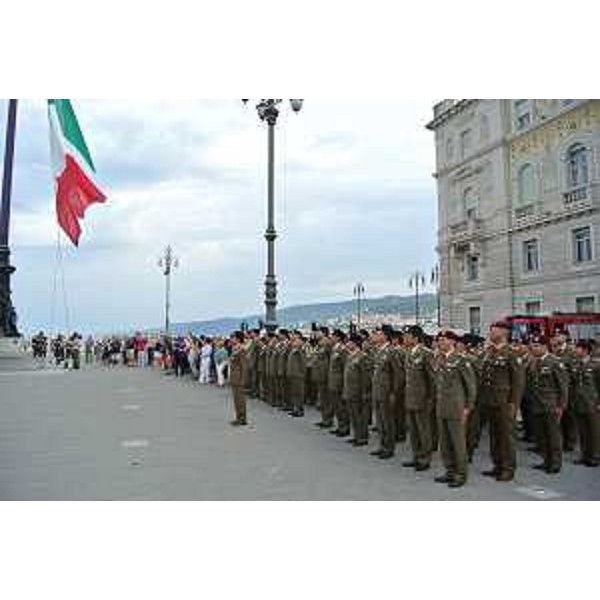 Solenne cerimonia militare conclusiva del 44° Raduno nazionale dell'Associazione Arma di Cavalleria, in piazza Unità d'Italia - Trieste 14/06/2015