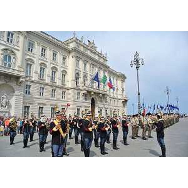 Solenne cerimonia militare conclusiva del 44° Raduno nazionale dell'Associazione Arma di Cavalleria, in piazza Unità d'Italia - Trieste 14/06/2015