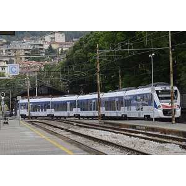 Nuovo treno regionale delle Construcciones y Auxiliar de Ferrocarriles (CAF) in arrivo alla Stazione ferroviaria - Trieste 15/06/2015