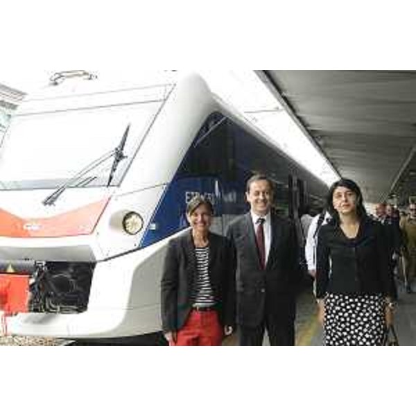 Debora Serracchiani (Presidente Regione Friuli Venezia Giulia), Vincenzo Soprano (Amministratore delegato Trenitalia) e Mariagrazia Santoro (Assessore regionale Mobilità) alla Stazione ferroviaria accanto al nuovo elettrotreno ETR 563, costruito dalle Construcciones y Auxiliar de Ferrocarriles (CAF) per la Regione FVG - Udine 16/06/2015