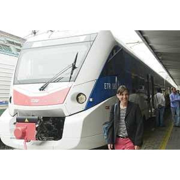 Debora Serracchiani (Presidente Regione Friuli Venezia Giulia) alla Stazione ferroviaria accanto al nuovo elettrotreno ETR 563, costruito dalle Construcciones y Auxiliar de Ferrocarriles (CAF) per la Regione FVG - Udine 16/06/2015
