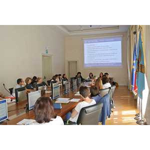 Loredana Panariti (Assessore regionale Lavoro, Formazione e Pari Opportunità) alla riunione con servizi sociali e centri antiviolenza del territorio sul Progetto Matelda (Programma Si.Con.Te. - sistema di conciliazione integrato) - Trieste 18/06/2015