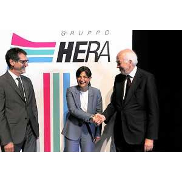 Virginio Merola (Sindaco Bologna), Debora Serracchiani (Presidente Regione Friuli Venezia Giulia) e Tomaso Tommasi di Vignano (Presidente Gruppo Hera S.p.A.) - Bologna 19/06/2015 (Foto Gruppo Hera S.p.A.)