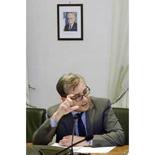 Francesco Peroni (Assessore regionale Finanze) al Tavolo di confronto tra l'Amministrazione regionale, le parti sociali e le categorie economiche sull'assestamento di Bilancio della Regione FVG per il 2015 - Trieste 19/06/2015
