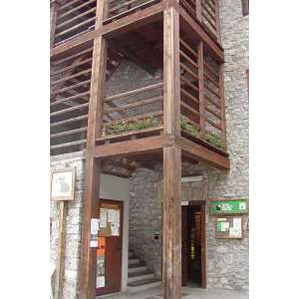 Il Centro Visite di Forni di Sopra (Udine). Foto: Archivio del Corpo forestale regionale - Archivio del Parco delle Dolomiti Friulane 