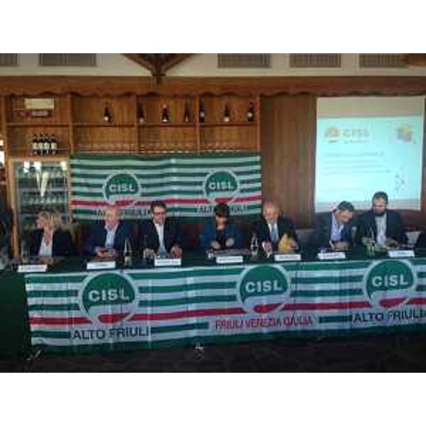 Debora Serracchiani (Presidente Regione Friuli Venezia Giulia) all'incontro "Costi e servizi nei Municipi. Verso i nuovi assetti territoriali della Regione Friuli Venezia Giulia", organizzato da CISL FVG e CISL Alto Friuli - San Daniele del Friuli 24/06/2015 (Foto CISL FVG)