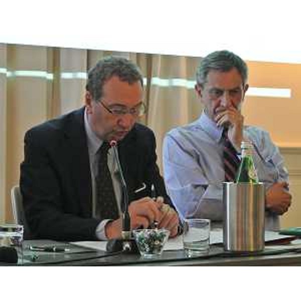 Sergio Bolzonello (Vicepresidente Regione FVG e assessore Attività produttive e Cooperazione) e Paolo Cattabiani (Presidente Coop Consumatori Nordest) alla conferenza stampa in cui si annuncia la riapertura (1° luglio 2015) di 11 punti vendita (ex Cooperative Operaie) da parte di Coop Consumatori Nordest - Trieste 25/06/2015