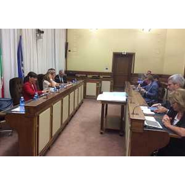 Debora Serracchiani (Presidente Regione Friuli Venezia Giulia) e Laura Ravetto (Presidente Comitato parlamentare controllo attuazione Accordo di Schengen) durante l'audizione nel Comitato parlamentare di controllo sull'attuazione dell'Accordo di Schengen, di vigilanza sull'attività di Europol, di controllo e vigilanza in materia di Immigrazione, a Palazzo San Macuto - Roma 25/06/2015