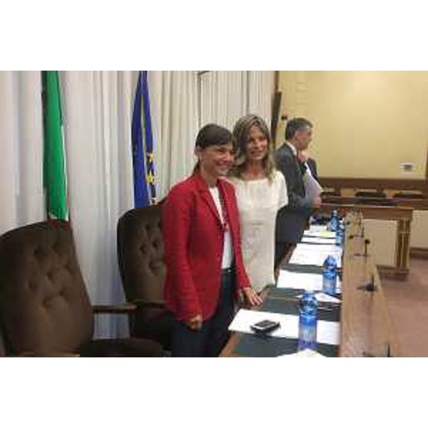 Debora Serracchiani (Presidente Regione Friuli Venezia Giulia) e Laura Ravetto (Presidente Comitato parlamentare controllo attuazione Accordo di Schengen) durante l'audizione nel Comitato parlamentare di controllo sull'attuazione dell'Accordo di Schengen, di vigilanza sull'attività di Europol, di controllo e vigilanza in materia di Immigrazione, a Palazzo San Macuto - Roma 25/06/2015