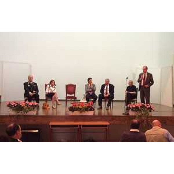 Gianni Torrenti (Assessore regionale Solidarietà), con prefetto e questore di Udine, Provvidenza Delfina Raimondo e Claudio Cracovia, sindaco di Santa Maria la Longa Igor Treleani e direttore del Piccolo Cottolengo don Sergio Zanatta, all'incontro "Emergenza profughi" - Santa Maria la Longa 25/06/2015