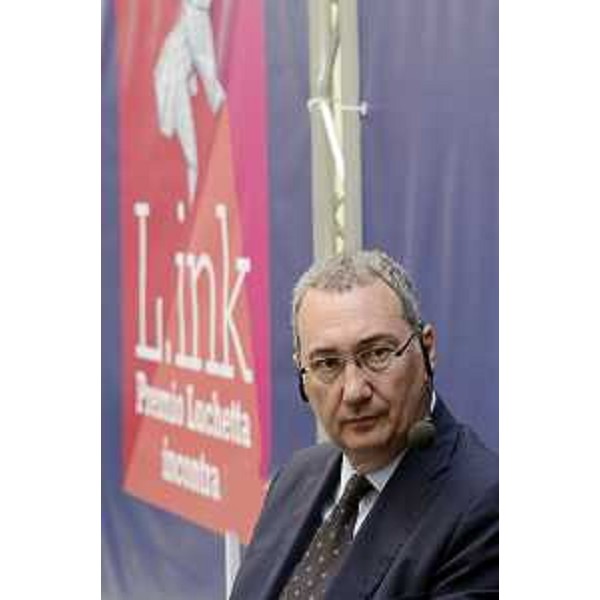 Sergio Bolzonello (Vicepresidente Regione FVG e assessore Attività produttive) nel corso del dibattito "EXPOttimismo", primo appuntamento della prima edizione del "Festival L.ink Premio Luchetta incontra", organizzato nell'ambito della dodicesima edizione del Premio giornalistico internazionale Marco Luchetta all'interno del Palazzo della Regione in piazza Unità - Trieste 29/06/2015