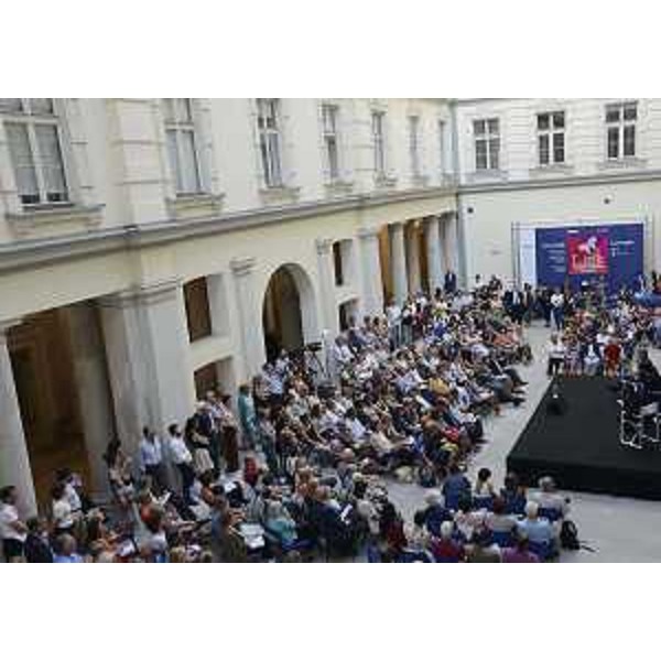 La corte interna del Palazzo della Regione in piazza Unità durante la prima edizione del "Festival L.ink Premio Luchetta incontra", organizzato nell'ambito della dodicesima edizione del Premio giornalistico internazionale Marco Luchetta - Trieste 29/06/2015