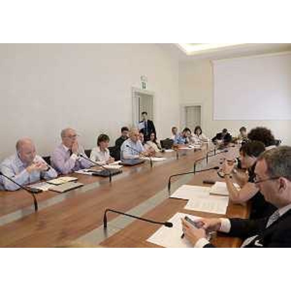 Debora Serracchiani (Presidente Regione Friuli Venezia Giulia) e Sergio Bolzonello (Vicepresidente Regione FVG e assessore Attività produttive) al Tavolo con le parti sociali su Flextronics - Trieste 30/06/2015
