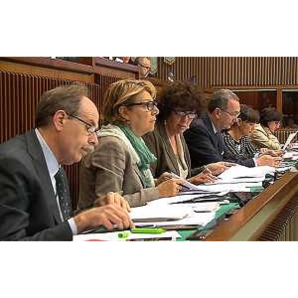 Gli assessori regionali Gianni Torrenti (Cultura, Sport e Solidarietà), Maria Sandra Telesca (Salute, Integrazione socio-sanitaria, Politiche sociali e Famiglia), Loredana Panariti (Lavoro, Formazione, Istruzione, Pari Opportunità, Politiche giovanili, Ricerca e Università) e Sergio Bolzonello (Vicepresidente Regione FVG e assessore Attività produttive, Cooperazione e Turismo), Debora Serracchiani (Presidente Regione Friuli Venezia Giulia), Sara Vito (Assessore regionale Ambiente ed Energia) durante i lavori d'Aula in Consiglio regionale - Trieste 29/06/2015