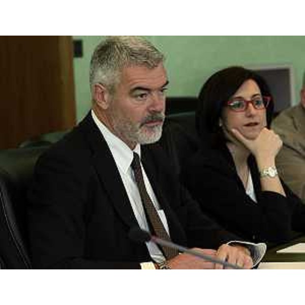 Gli assessori regionali Paolo Panontin (Autonomie locali e Coordinamento Riforme, Caccia e risorse ittiche, delegato Protezione civile) e Sara Vito (Ambiente ed Energia) durante la riunione della Giunta del FVG - Trieste 01/07/2015
