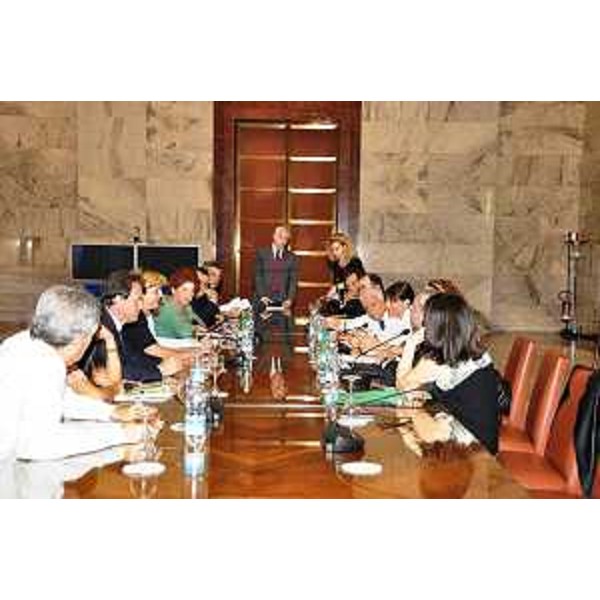 Debora Serracchiani (Presidente Regione Friuli Venezia Giulia) al Tavolo riunito al Ministero dello Sviluppo Economico (MiSE) sul sequestro di quattro aree produttive della Fincantieri di Monfalcone, con i ministri Federica Guidi e Gian Luca Galletti (Sviluppo Economico e Ambiente), Claudio De Vincenti (Sottosegretario Presidenza Consiglio Ministri) e Giuseppe Bono (Amministratore delegato Fincantieri) - Roma 01/07/2015