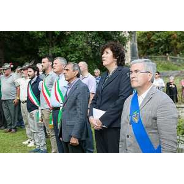 Loredana Panariti (Assessore regionale Lavoro) e Pietro Fontanini (Presidente Provincia Udine) alla cerimonia in ricordo dei quattro Alpini Fucilati all'alba del 1° luglio 1916 - Cercivento 01/07/2015