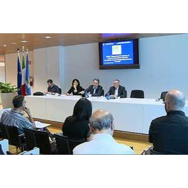 Mariagrazia Santoro (Assessore regionale Pianificazione territoriale) presenta il disegno di legge regionale "Disposizioni in materia di varianti urbanistiche di livello comunale e contenimento del consumo di suolo" al direttivo dell'ANCI del FVG - Udine 01/07/2015