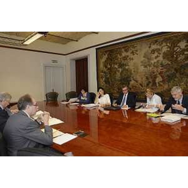 Gli assessori regionali Gianni Torrenti (Cultura, Sport e Solidarietà), Loredana Panariti (Lavoro, Formazione, Istruzione, Pari Opportunità, Politiche giovanili, Ricerca e Università), Mariagrazia Santoro (Infrastrutture, Mobilità, Pianificazione territoriale, Lavori pubblici, Edilizia), Francesco Peroni (Finanze, Patrimonio, Coordinamento e Programmazione Politiche economiche e comunitarie), Maria Sandra Telesca (Salute, Integrazione socio-sanitaria, Politiche sociali e Famiglia) e Paolo Panontin (Autonomie locali e Coordinamento Riforme, Caccia e risorse ittiche, delegato Protezione civile) durante la riunione della Giunta del FVG - Trieste 03/07/2015