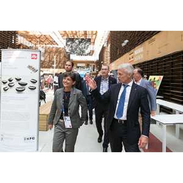 Debora Serracchiani (Presidente Regione Friuli Venezia Giulia), Andrea Illy (Presidente e amministratore delegato Illycaffè S.p.A.), Cristiano Shaurli (Assessore regionale Risorse agricole e forestali) e Sergio Bolzonello (Vicepresidente Regione FVG e assessore Attività produttive, Cooperazione e Turismo) al Cluster del Caffè a EXPO 2015 - Milano 03/07/2015