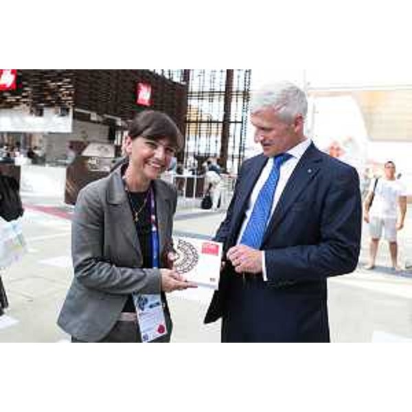 Debora Serracchiani (Presidente Regione Friuli Venezia Giulia) e Andrea Illy (Presidente e amministratore delegato Illycaffè S.p.A.) al Cluster del Caffè a EXPO 2015 - Milano 03/07/2015