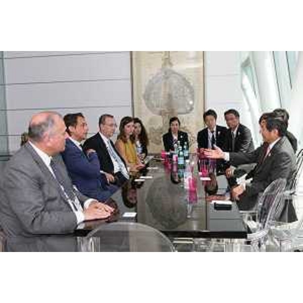 Sergio Bolzonello (Vicepresidente Friuli Venezia Giulia e assessore Attività produttive) e Yoshinobu Nisaka (governatore della Prefettura di Wakayama) all’incontro istituzionale – Milano 05/07/2015