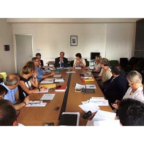 Gianni Torrenti (Assessore regionale Solidarietà), Maria Rosaria Laganà (prefetto di Pordenone) ed i partecipanti all’incontro sul Piano di accoglienza richiedenti asilo – Pordenone 06/07/2015