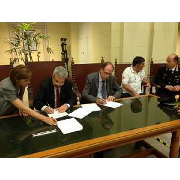 Provvidenza Delfina Raimondo (prefetto di Udine), Furio Honsell (sindaco Udine), Gianni Torrenti (assessore regionale Solidarietà), Sergio Meinero (presidente provinciale CRI) e Roberto Del Piano (comandante provinciale Carabinieri) – Udine 07/07/2015