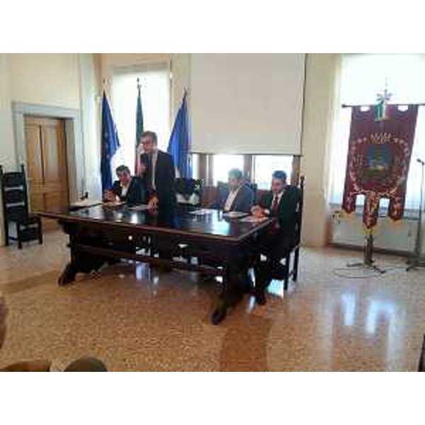 Francesco Peroni (assessore regionale Finanze e Patrimonio) durante la presentazione del “Programma unitario di valorizzazione territoriale di immobili pubblici (PUVAT)” – Palmanova 10/07/2015