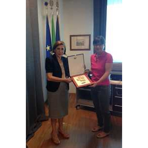 Provvidenza Delfina Raimondo (Prefetto Udine) con Debora Serracchiani (presidente Friuli Venezia Giulia) – Udine 13/07/2015